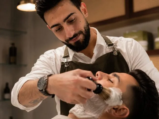 Manifesto Barbershop مانيفيستو للحلاقة – Men's grooming, Doha