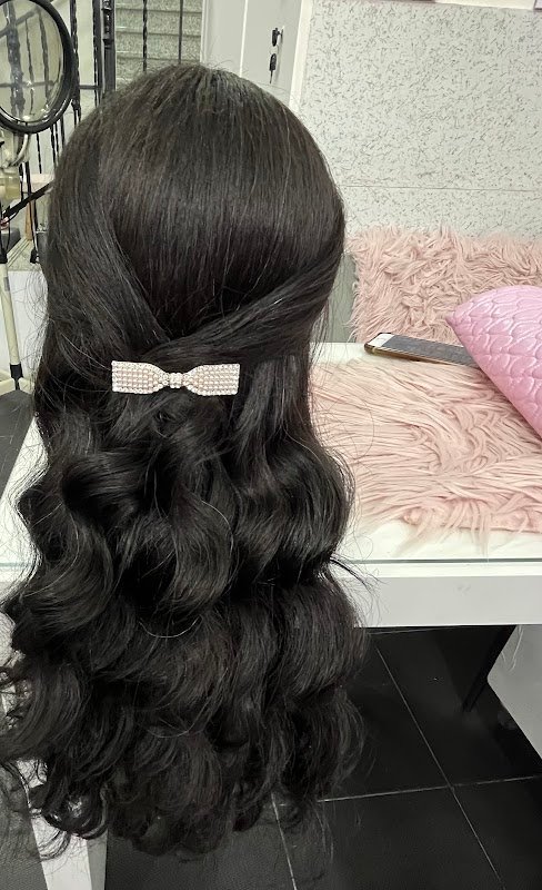 Celebrity beauty salon