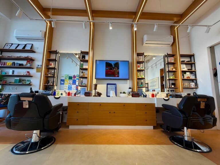 حلاق ذا ريفاينري The Refinery Barbershop – Barber, Al Khor