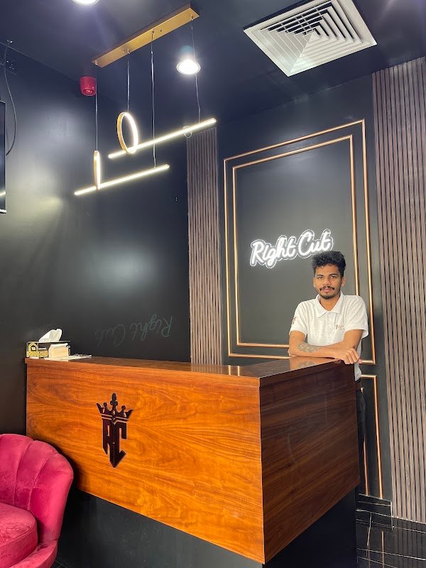 Right Cut Salon & Spa men’s salon