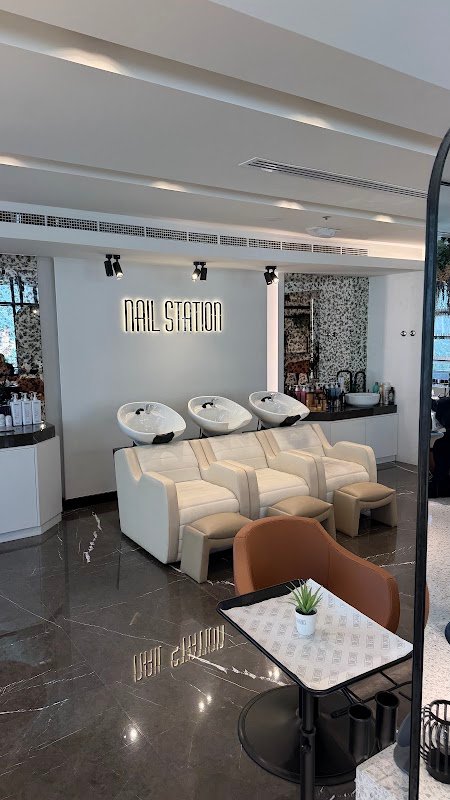 Nail Station