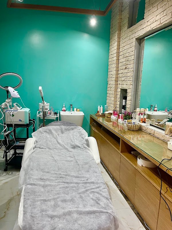 Zomiah Beauty Saloon – Brows & Lashes, Doha