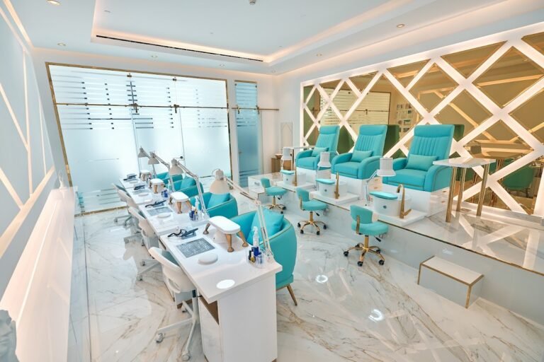 LUX Beauty Salon – Brows & Lashes, Doha