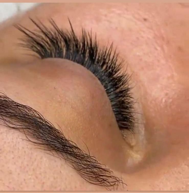 De Bodega Salon and Spa – Brows & Lashes, Doha