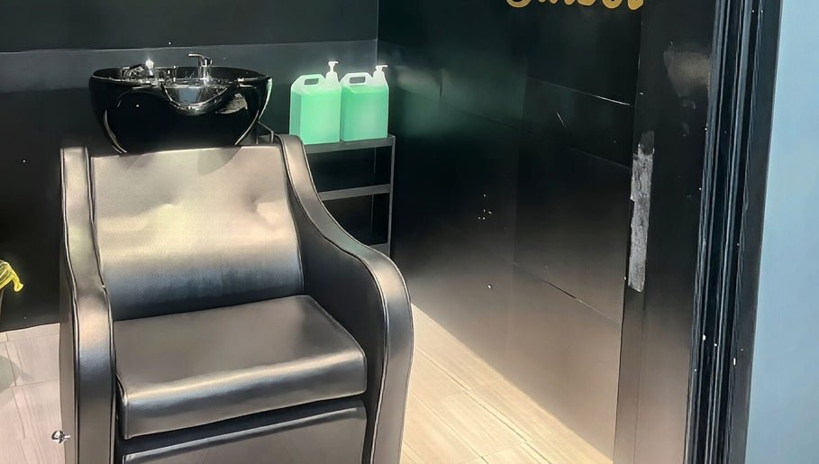 Saraya Corniche Men’s Salon, Barber in Doha – photo 3