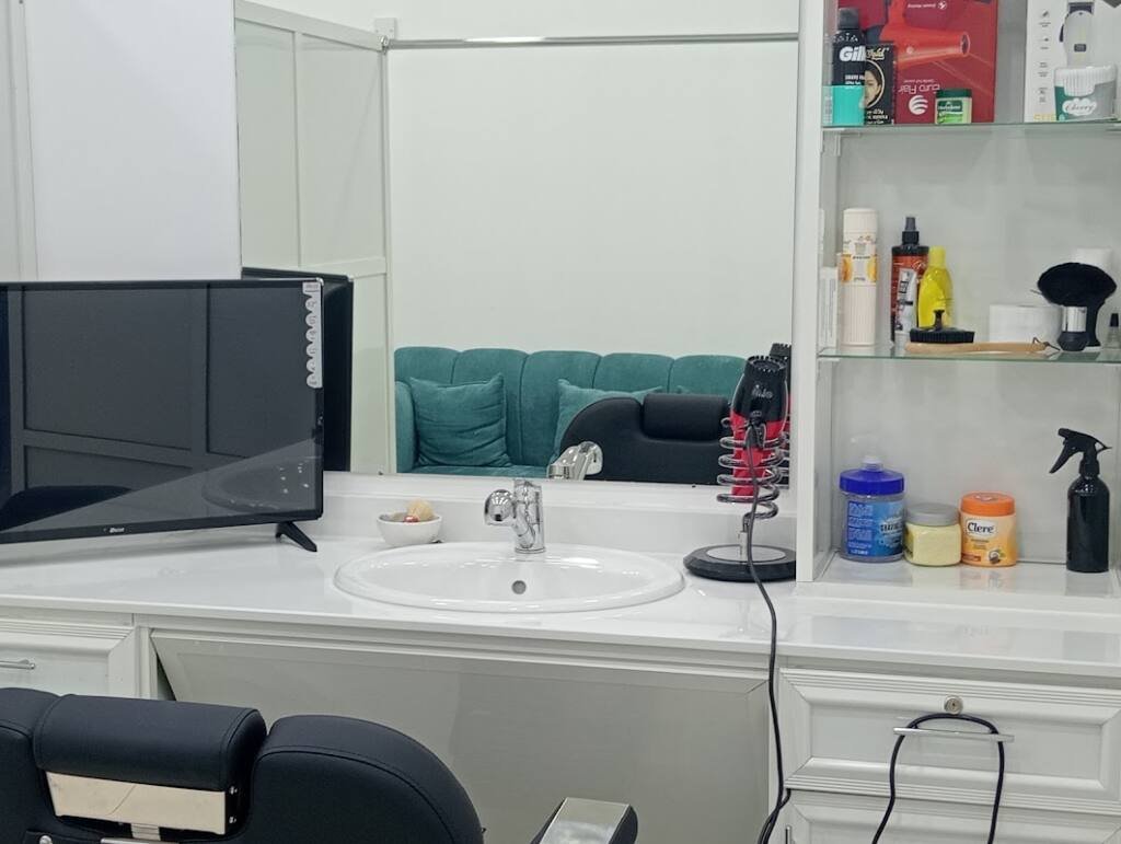Al Harbour Gents Salon